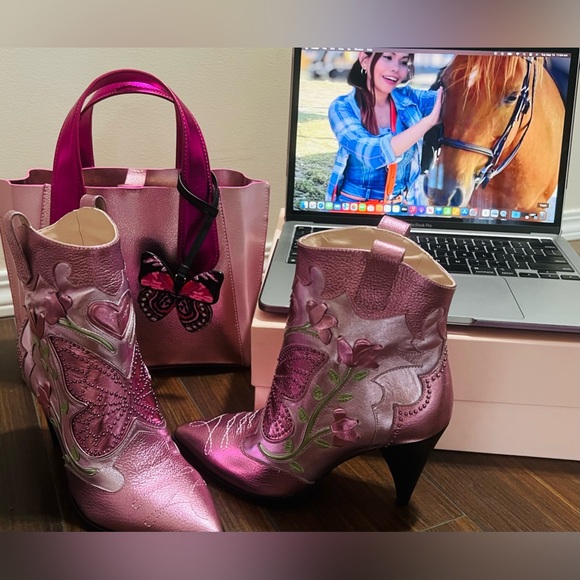 Meet your Posher, Riann - Picture 1 of 1